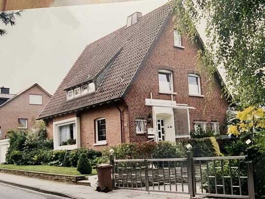 TOP LAGE ! - Einfamilienhaus mit Potenzial u. großem Grundstück in ruhiger Südlage zu verkaufen