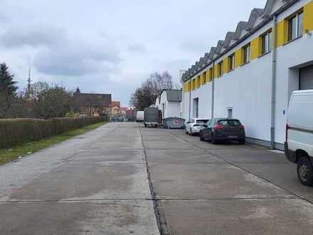 Lagerhallen / Firmenkomplex bei Berlin