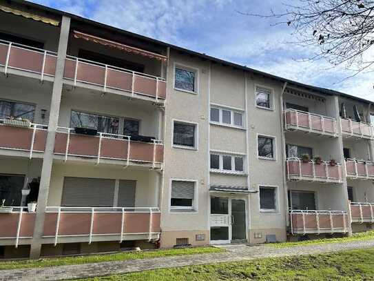 Renovierungsbedürftige 3-Zimmer-Wohnung mit Balkon in Leverkusen-Lützenkirchen!