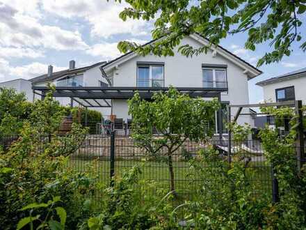 Besigheim! Großes Einfamilienhaus auf 3 Wohnetagen, Doppelgarage, Garten & Sauna