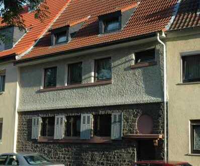 Ruhig gelegen, helle 2-Zimmer-Hochparterre-Wohnung in Leider (Altbau) ...