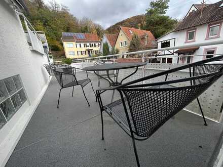 Renovierte 2,5-Zimmer-Wohnung mit Balkon und Einbauküche in Heidelberg / Dossenheim