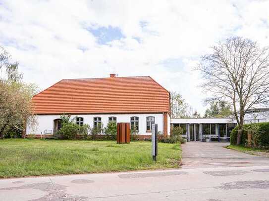 Moderne Werkstatt mit historischem Büro - und Wohnhaus in Mecklenburg