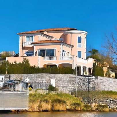 Mediterrane Villa mit Wasserblick