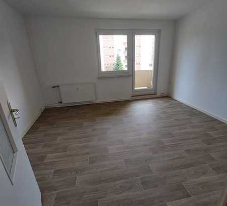 Renovierte 2,5-Zimmer-Wohnung mit Süd-Balkon in Gera-Lusan