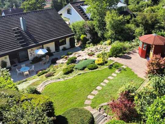 Wohneleganz am Wald!
Großzügiges Haus um das Sie beneidet werden