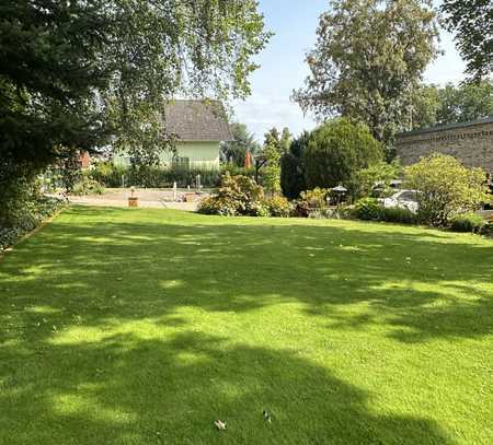 TOP SANIERTER, IDYLLISCHER, HISTORISCHER 4-SEITEN HOF MIT 7-8 EINHEITEN U. TRAUMHAFTER GARTENANLAGE