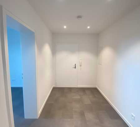 Exklusive, modernisierte 2-Zimmer-DG-Wohnung mit gehobener Innenausstattung in Oftersheim