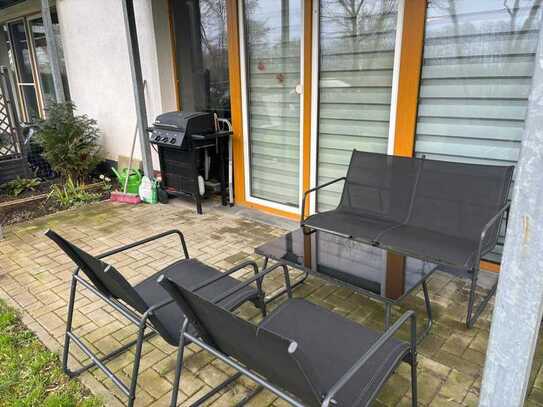 Ruhige Gartenwohnung in kleiner Wohnanlage mit Veranda und Blick ins Grüne