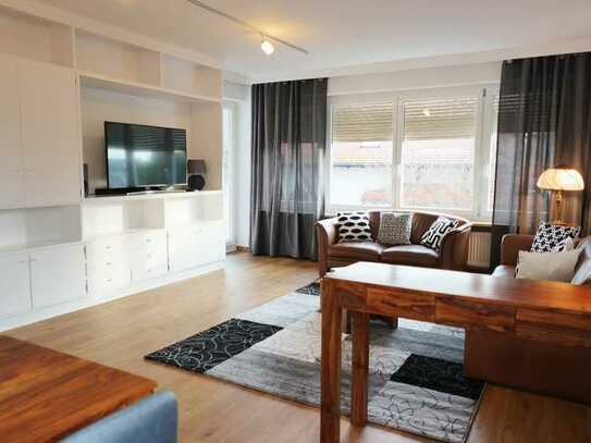 Neuwertige möblierte 4-Zimmer-Wohnung auf Zeit mit Balkon und EBK in Baierbrunn