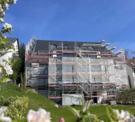 *NEUBAU-GARTENWOHNUNG MIT GROSSER TERRASSE UND PRIVATEM GARTEN IN AUSSICHTSLAGE VON SCHÖNBERG*