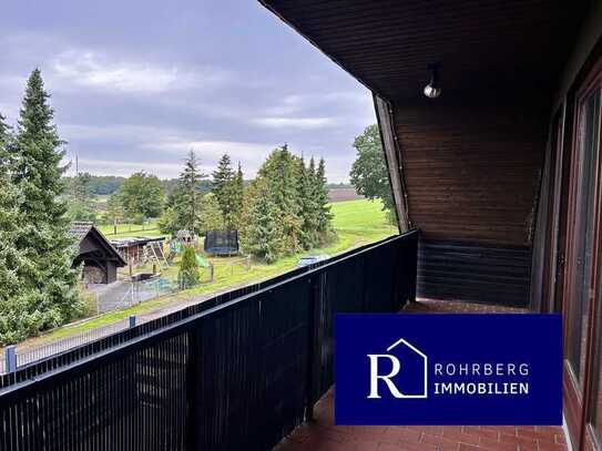 Feldrandlage; Wohnung mit Garten (Pool) und Carport