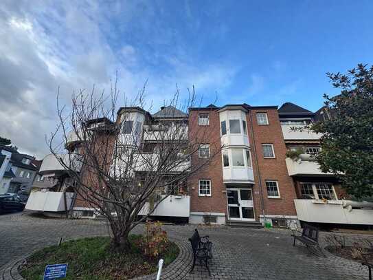 Über den Dächern Pulheims: Dachgeschoss-Wohnung mit Balkon, ausgebautem Spitzboden & Blick ins Grüne