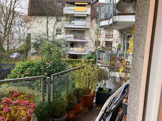 2-Zimmer-Wohnung mit Balkon und Einbauküche in Sachsenhausen, Frankfurt am Main ab sofort verfügbar