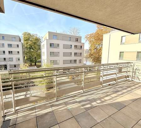 Sonniger Balkon mit Blick auf die Spree!