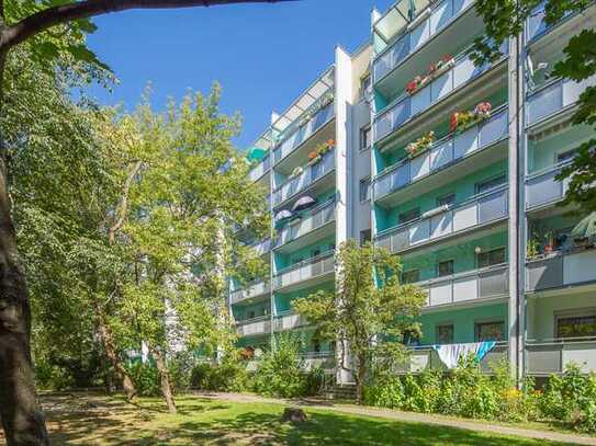 Ab sofort zum Bezug bereit: schöne 2-Zimmerwohnung mit Balkon, Bad mit DUSCHE im 1.OG!