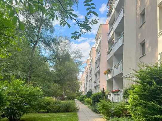 Bezugsfreie, schön renovierte Familienwohnung mit Balkon & Weitblick zum Wald "Ravensberge"