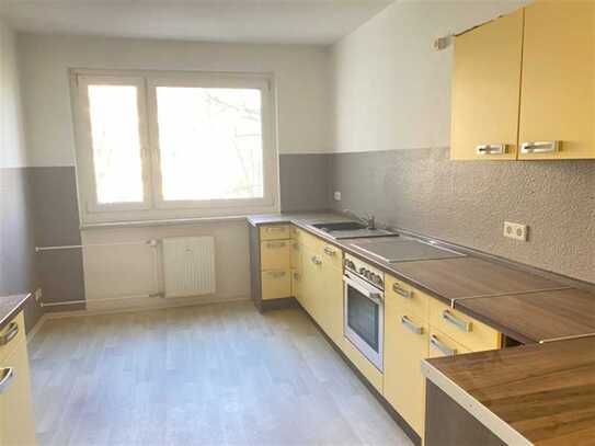 Hübsche 2-Raum-Wohnung mit Aufzug, Balkon, Dusche und Wanne