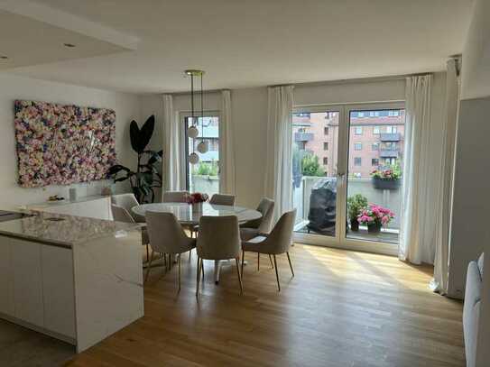 Stilvolle, neuwertige 4-Zimmer-Wohnung mit Balkon und EBK in Düsseldorf **provisionsfrei**