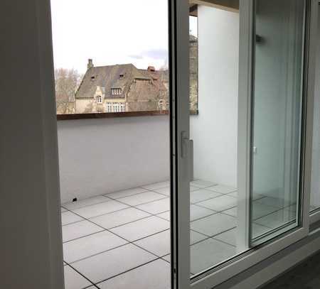 Top ausgebaute Dachgeschoßwohnung mit Dachterrasse in älterem MFH