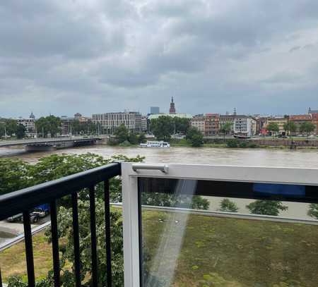 Exklusive Dachgeschoss 2-Zimmer-Wohnung mit Blick