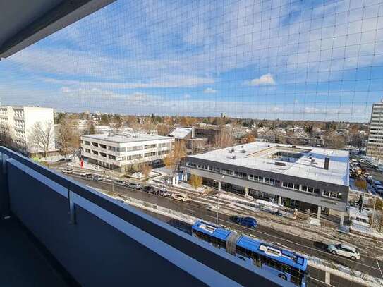 Apartment mit Loggia, Weitblick und Schwimmbad für berufstätige Person oder Rentner*in