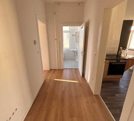 Nachmieter gesucht für 2er-WG – 3-Zimmer-Wohnung (teilmöbliert)