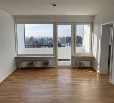 Helle sanierte 3-Zimmer Wohnung / Balkon in ruhigem MFH, von privat