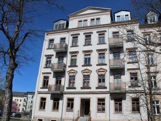 Mit Einbauküche, Aufzug und Küchwaldnähe - Schöne 2 Raum Wohnung mit 2 Balkone zu vermieten