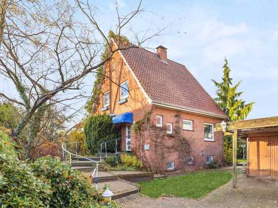 Charmantes Einfamilienhaus mit vier Zimmern und schönem Grundstück in Henstedt-Ulzburg