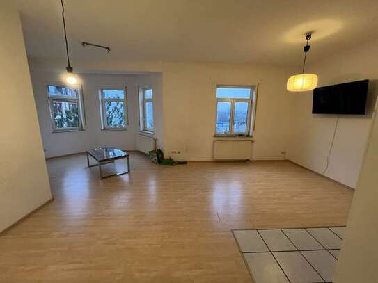 Helle 2-Zimmer-Wohnung mit EBK und Balkon in zentraler Lage - Ideal für Paare