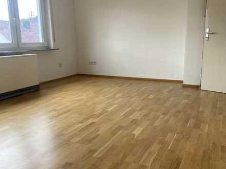 4- Zimmer Dachgeschosswohnung in Grossbottwar-Winzerhausen , 87 qm mit Balkon