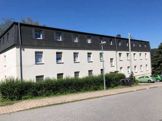 Schöne 2-Raum-Wohnung im Grünen mit Einbauküche