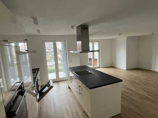 Helle moderne 2,5-Zimmer-Wohnung mit toller Aussicht vom Balkon