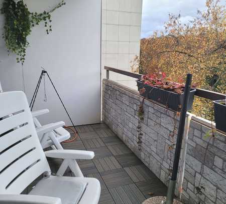 3 Zimmerwohnung mit tollem Ausblick, 2 Balkone, TG Stellplatz u. Hallenbadnutzung im Haus