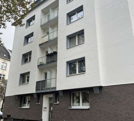 Sanierte 3 Zimmerwohnung im Dachgeschoss in direkter Nähe zum Medienhafen