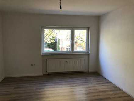 Sehr schöne 2-Zimmer-Wohnung mit Einbauküche, Tageslichtbad und Balkon