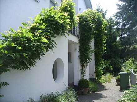 Fast wie im eigenen Haus, eine Wohnung der Extraklasse mit eigenem Garten