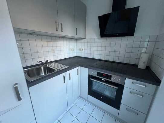 Hier ist eine Singlewohnung in Rabenstein mit neuer Einbauküche frei !!