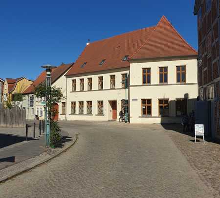 Exklusiv ausgestattete 4-Zimmer-Wohnung mit Dachterrasse in der Altstadt von Güstrow