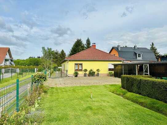 Schöner Bungalow - Leben auf einer Ebene mit Einliegerwohnung in Müncheberg!