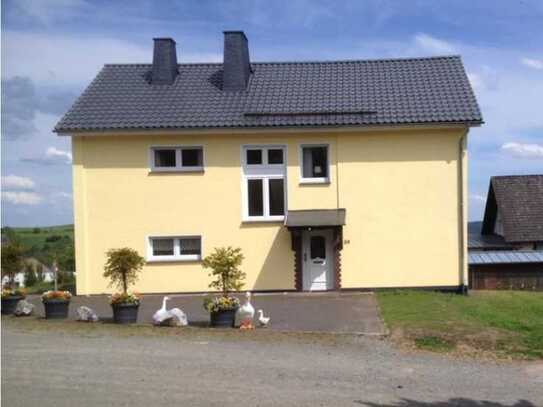 Exklusive 4-Zimmer-EG-Wohnung mit Terrasse und Einbauküche in Hallenberg