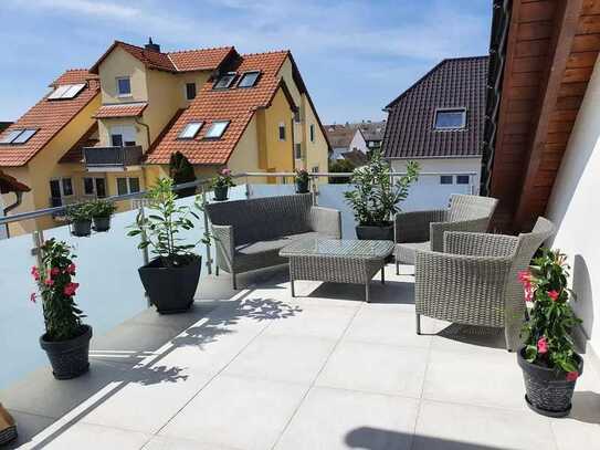 Exklusive, neuwertige 3-Zimmer-Wohnung mit großer Terrasse - mit Einbauküche möglich