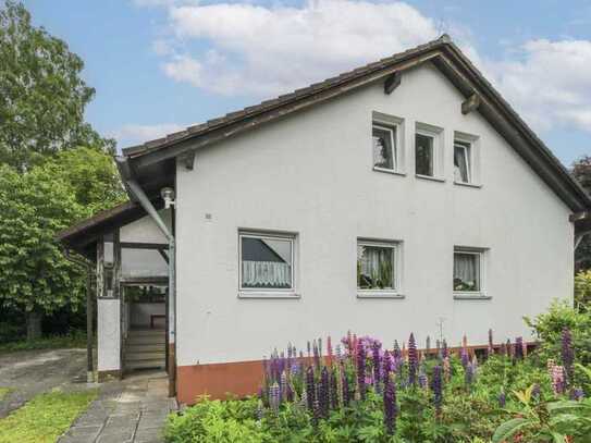 Gartenidylle in Eckental: Großes EFH mit Renovierungsbedarf in Bestlage