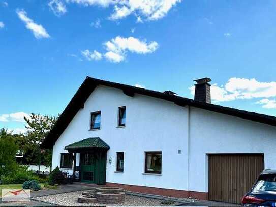 Freistehender Bungalow mit ausgebautem Dachgeschoss und Souterrain