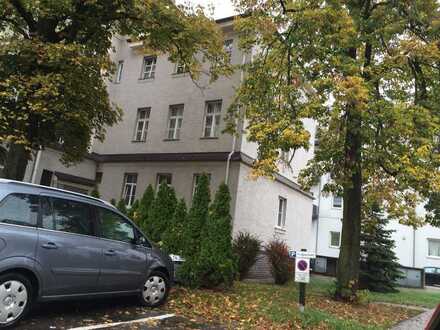 Gepflegte 2-Raum-DG-Wohnung mit Einbauküche in Regensburg