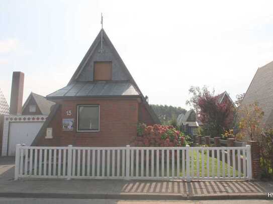 Schickes Nurdach-Ferienhaus im nordischen Stil an der Nordsee