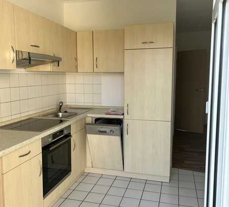 Gemütliche moderne 3 Zi. Wohnung, EBK, Balkon, zentral.