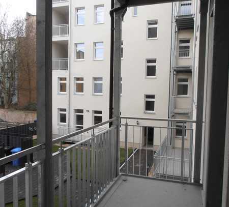 Helle 2-Raum-Wohnung mit Balkon und Fahrstuhl in Buckau