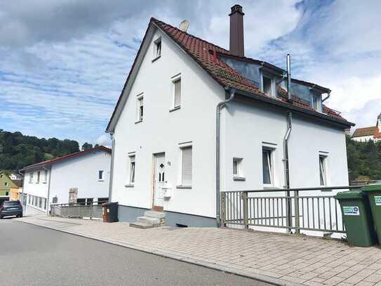 Provisonsfrei! - Stilvolles und modernisiertes Haus mit sieben Zimmern & ELW in Altensteig